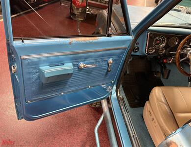 1971 Chevrolet Suburban K20   - Photo 9 - Bismarck, ND 58503