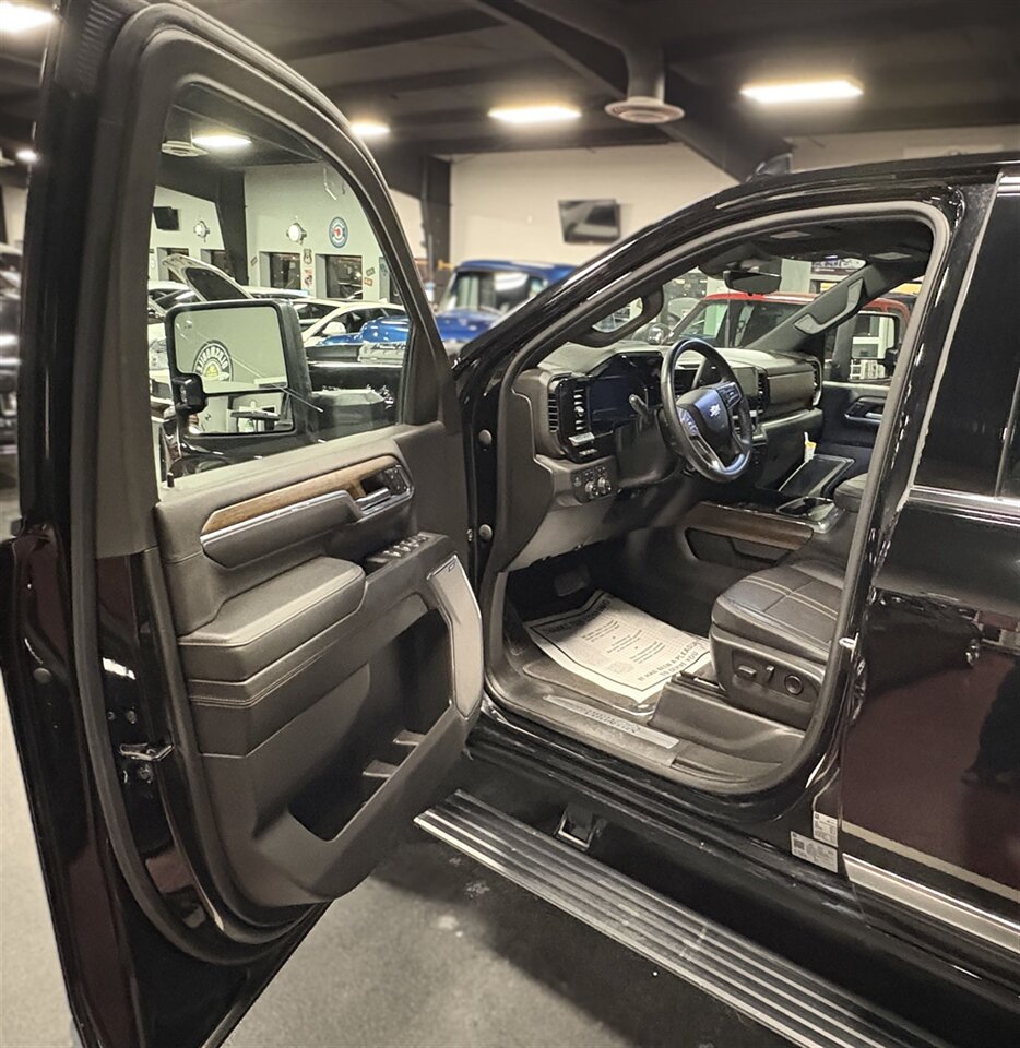 2024 Chevrolet Silverado 3500 High Country - Photo 9 - Bismarck, ND 58503