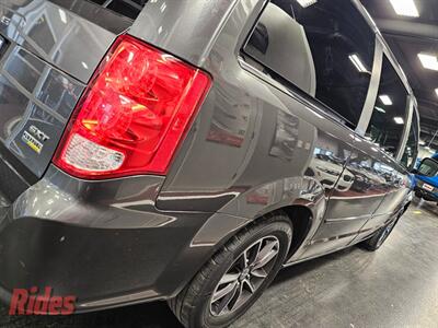 2017 Dodge Grand Caravan SXT   - Photo 12 - Bismarck, ND 58503