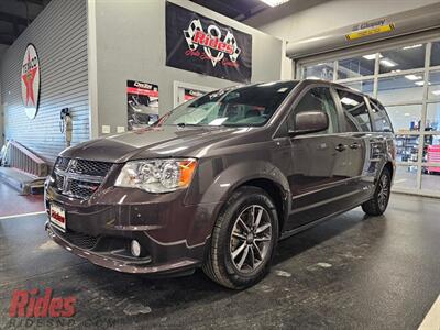 2017 Dodge Grand Caravan SXT   - Photo 1 - Bismarck, ND 58503