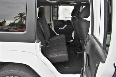 2018 Jeep Wrangler JK Unlimited Sahara ***ONE-OWNER*** - Photo 32 - Dublin, CA 94568