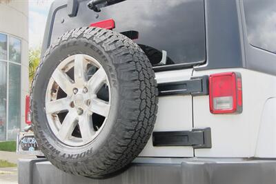 2018 Jeep Wrangler JK Unlimited Sahara ***ONE-OWNER*** - Photo 8 - Dublin, CA 94568