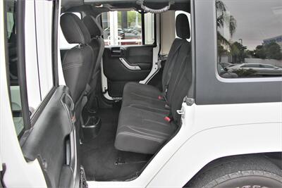 2018 Jeep Wrangler JK Unlimited Sahara ***ONE-OWNER*** - Photo 17 - Dublin, CA 94568