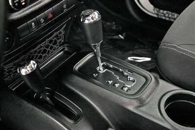 2018 Jeep Wrangler JK Unlimited Sahara ***ONE-OWNER*** - Photo 27 - Dublin, CA 94568