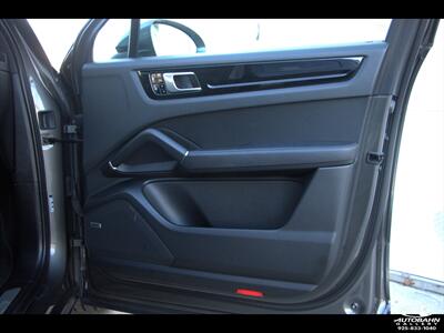 2020 Porsche Cayenne E-Hybrid ***PREMIUM PLUS PACK*** - Photo 37 - Dublin, CA 94568