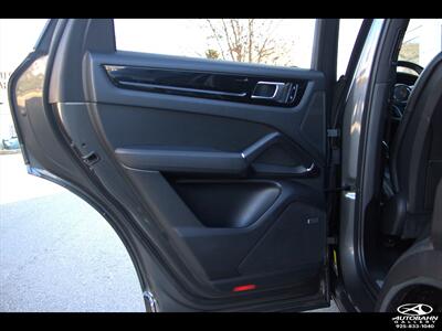 2020 Porsche Cayenne E-Hybrid ***PREMIUM PLUS PACK*** - Photo 33 - Dublin, CA 94568