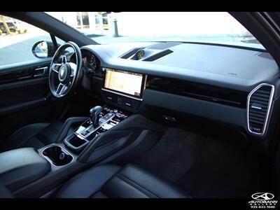 2020 Porsche Cayenne E-Hybrid ***PREMIUM PLUS PACK*** - Photo 30 - Dublin, CA 94568