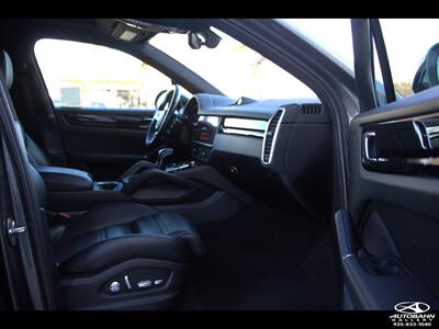 2020 Porsche Cayenne E-Hybrid ***PREMIUM PLUS PACK*** - Photo 38 - Dublin, CA 94568