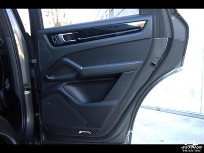 2020 Porsche Cayenne E-Hybrid ***PREMIUM PLUS PACK*** - Photo 35 - Dublin, CA 94568