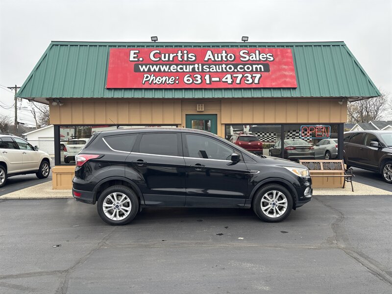 2017 Ford Escape SE   - Photo 1 - Indianapolis, IN 46222