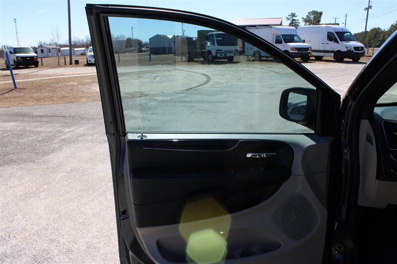 2014 Dodge Grand Caravan SXT 30th Anniversary - Photo 8 - Lugoff, SC 29078