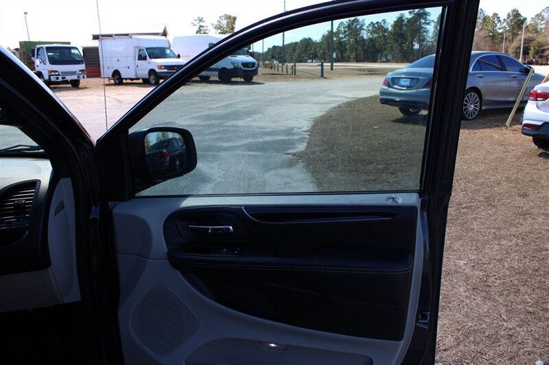 2014 Dodge Grand Caravan SXT 30th Anniversary - Photo 12 - Lugoff, SC 29078
