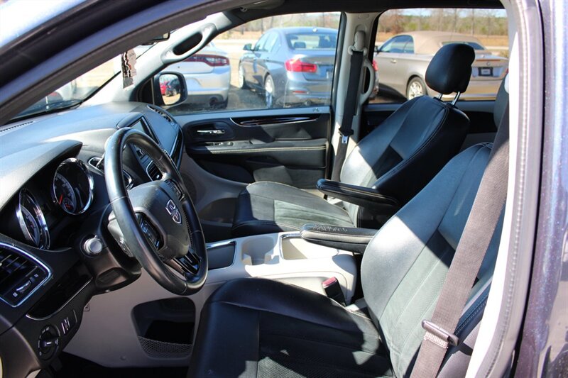 2014 Dodge Grand Caravan SXT 30th Anniversary - Photo 9 - Lugoff, SC 29078