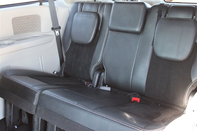 2014 Dodge Grand Caravan SXT 30th Anniversary - Photo 11 - Lugoff, SC 29078