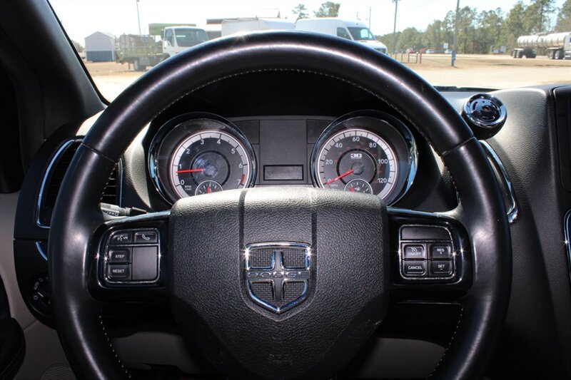 2014 Dodge Grand Caravan SXT 30th Anniversary - Photo 18 - Lugoff, SC 29078