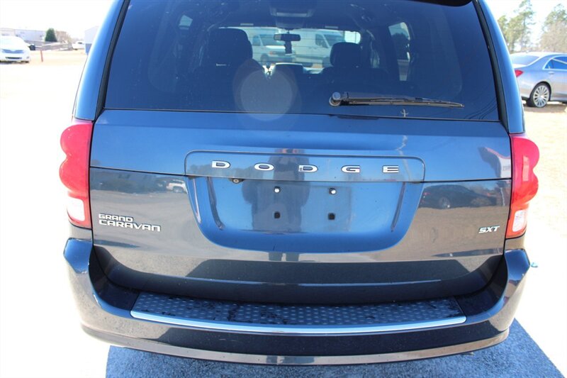 2014 Dodge Grand Caravan SXT 30th Anniversary - Photo 4 - Lugoff, SC 29078
