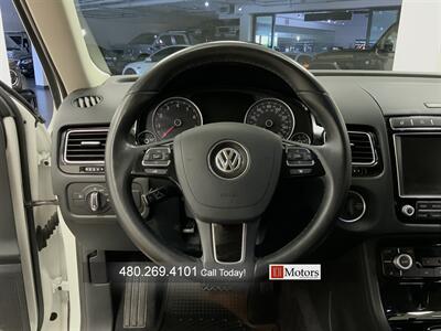 2016 Volkswagen Touareg VR6 Lux   - Photo 14 - Tempe, AZ 85281