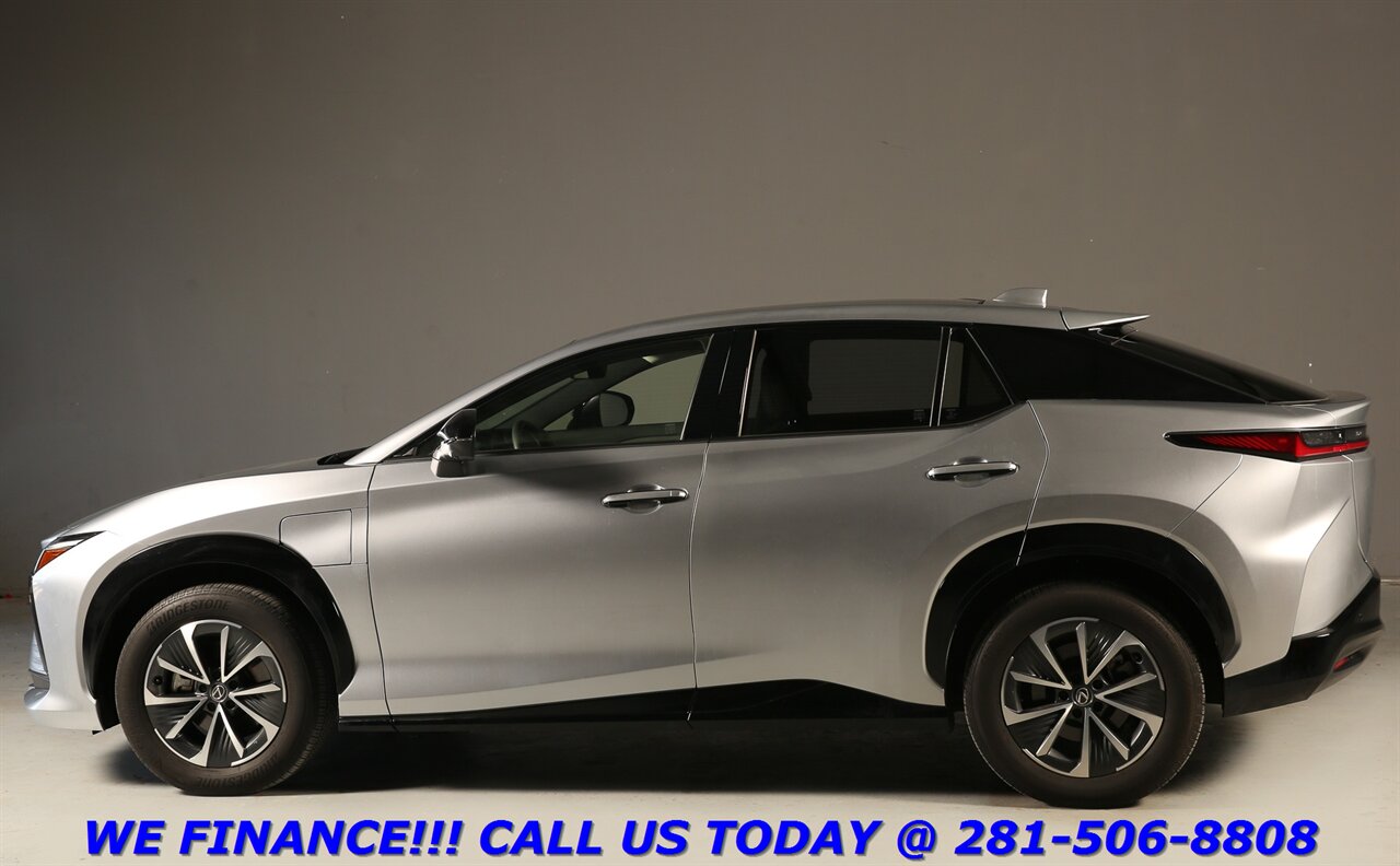 2023 Lexus RZ 450e 2023 Premium AWD NAV PANO RADAR BLIND 20K MLS - Photo 4 - Houston, TX 77031