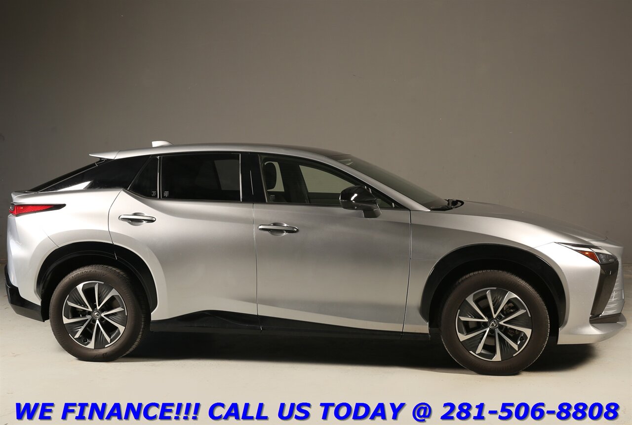 2023 Lexus RZ 450e 2023 Premium AWD NAV PANO RADAR BLIND 20K MLS - Photo 7 - Houston, TX 77031