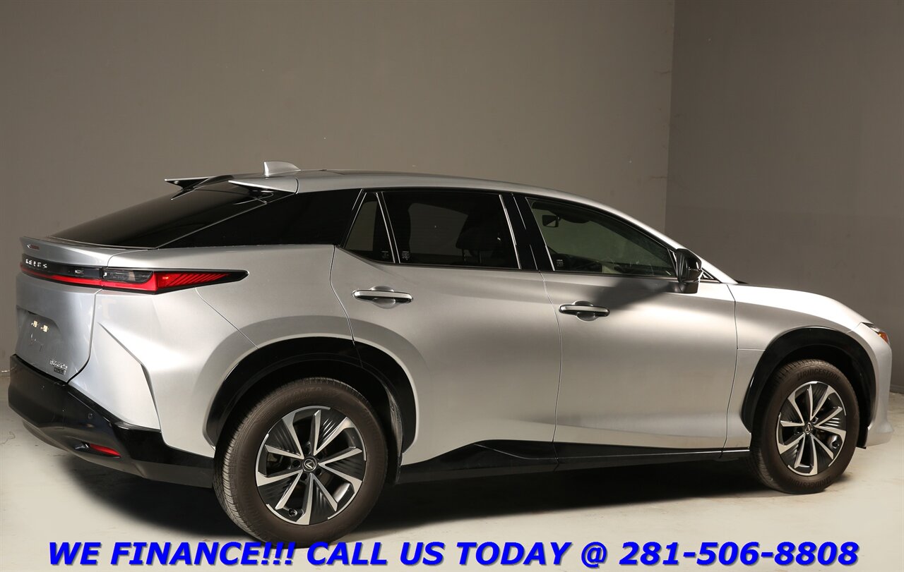 2023 Lexus RZ 450e 2023 Premium AWD NAV PANO RADAR BLIND 20K MLS - Photo 6 - Houston, TX 77031