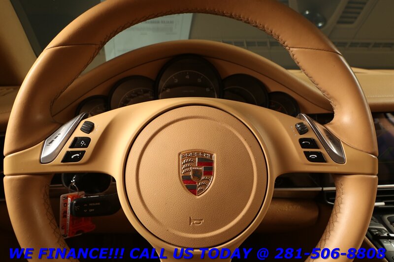 2013 Porsche Panamera 4 photo