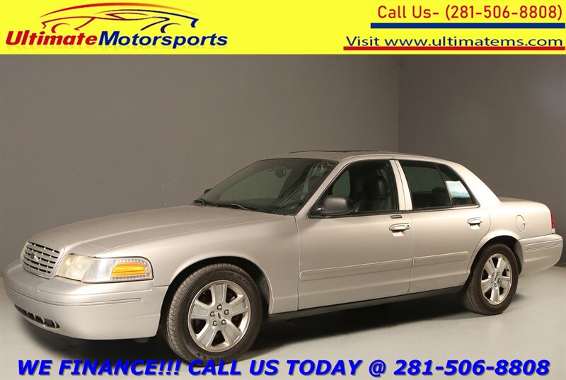 The 2004 Ford Crown Victoria LX photos