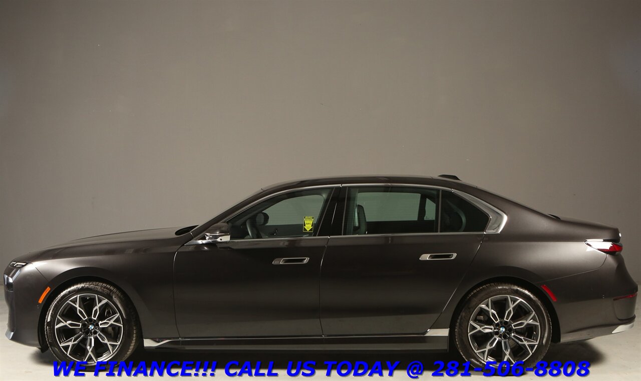 2023 BMW i7 2023 xDrive60 ELECTRIC AWD NAV HUD PANO 3K   - Photo 35 - Houston, TX 77031