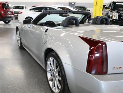 2006 Cadillac XLR V   - Photo 16 - Addison, IL 60101