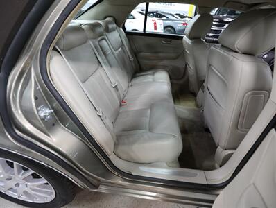 2011 Cadillac DTS 4.6L V8   - Photo 23 - Addison, IL 60101