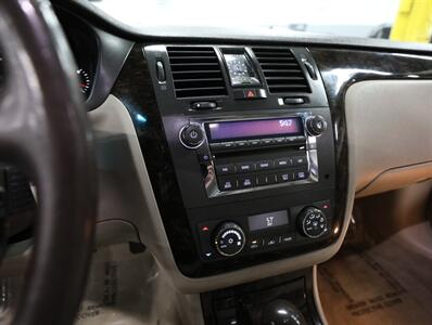 2011 Cadillac DTS 4.6L V8   - Photo 34 - Addison, IL 60101