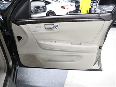 2011 Cadillac DTS 4.6L V8   - Photo 18 - Addison, IL 60101