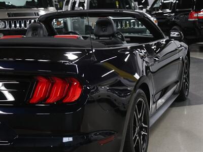 2021 Ford Mustang GT Premium Convertible   - Photo 10 - Addison, IL 60101
