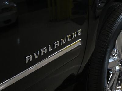 2011 Chevrolet Avalanche LTZ 4X4   - Photo 8 - Addison, IL 60101