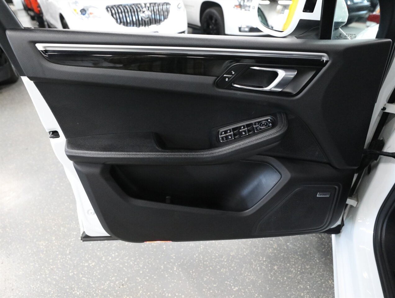 2018 Porsche Macan Sport - Photo 27 - Addison, IL 60101