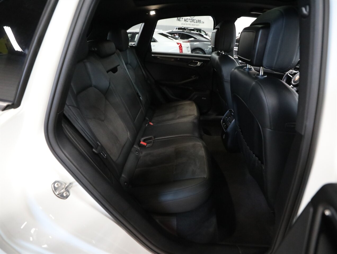 2018 Porsche Macan Sport - Photo 20 - Addison, IL 60101