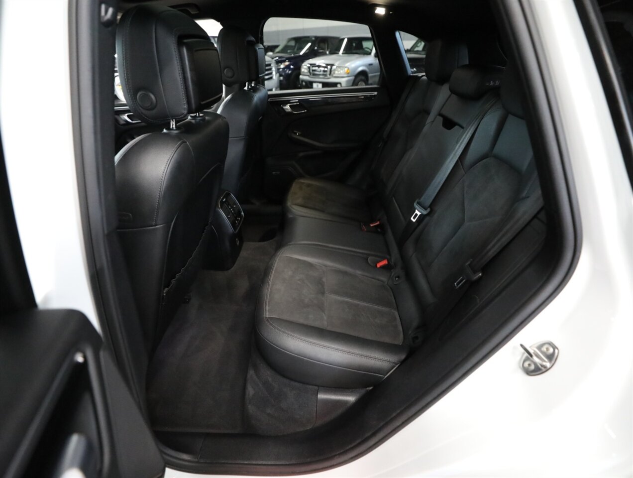 2018 Porsche Macan Sport - Photo 25 - Addison, IL 60101