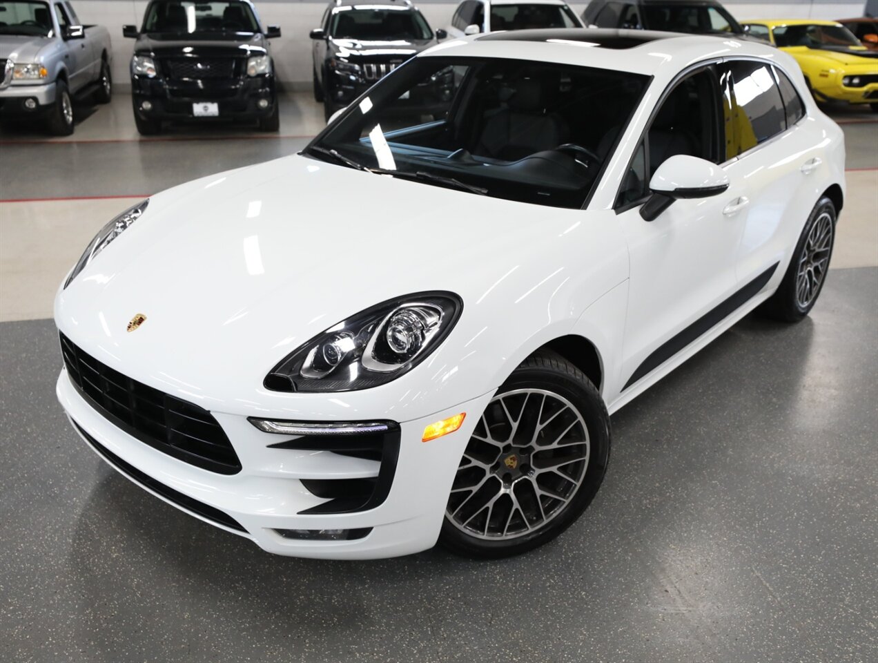 2018 Porsche Macan Sport - Photo 2 - Addison, IL 60101