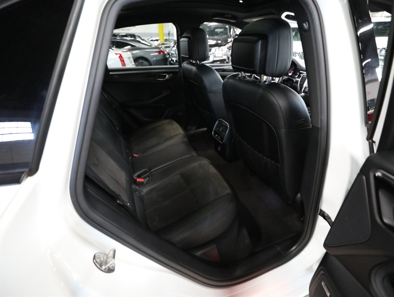 2018 Porsche Macan Sport - Photo 19 - Addison, IL 60101