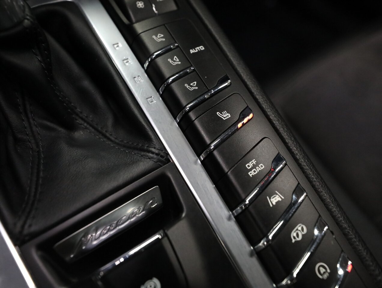 2018 Porsche Macan Sport - Photo 34 - Addison, IL 60101