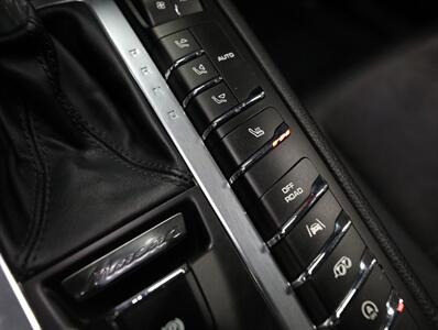 2018 Porsche Macan Sport - Photo 34 - Addison, IL 60101