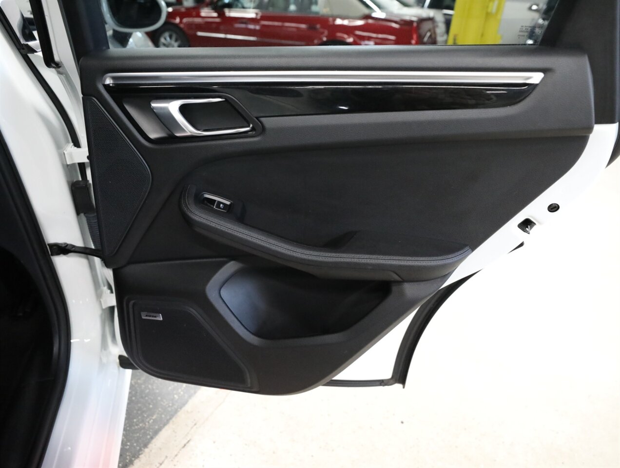 2018 Porsche Macan Sport - Photo 18 - Addison, IL 60101