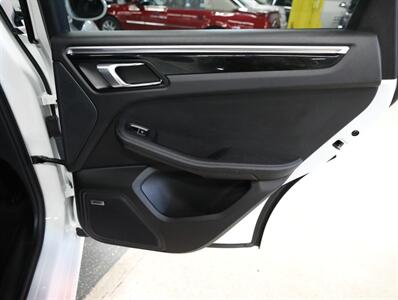 2018 Porsche Macan Sport - Photo 18 - Addison, IL 60101