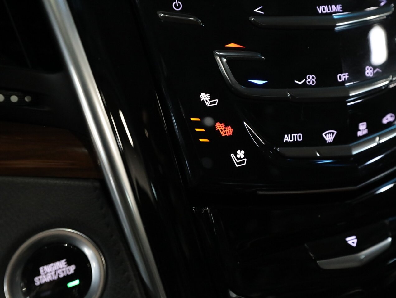 2020 Cadillac Escalade Luxury 4WD - Photo 38 - Addison, IL 60101