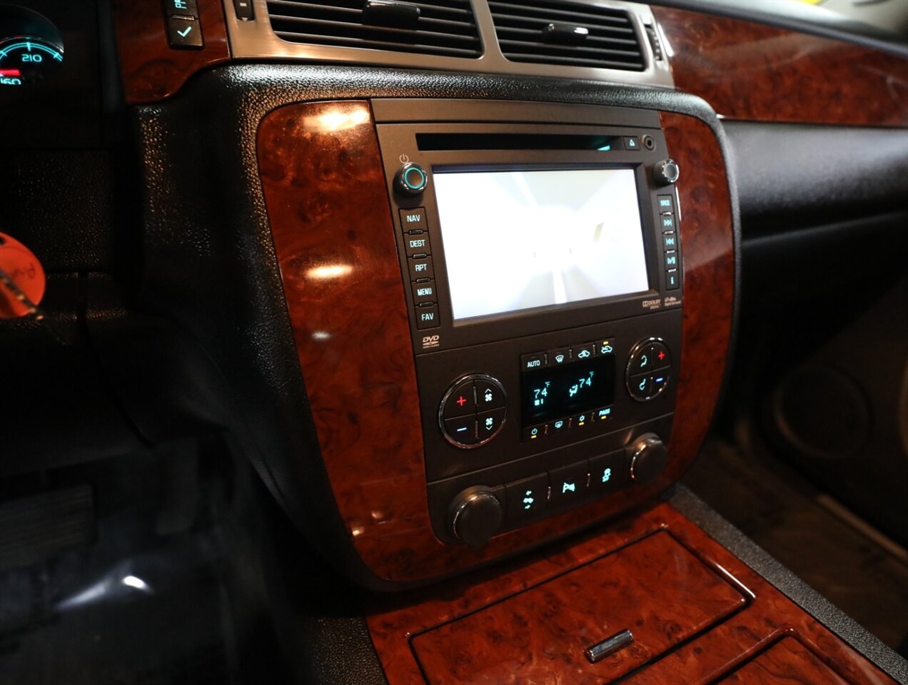 2013 Chevrolet Avalanche LTZ Black Diamond 4X4 - Photo 34 - Addison, IL 60101