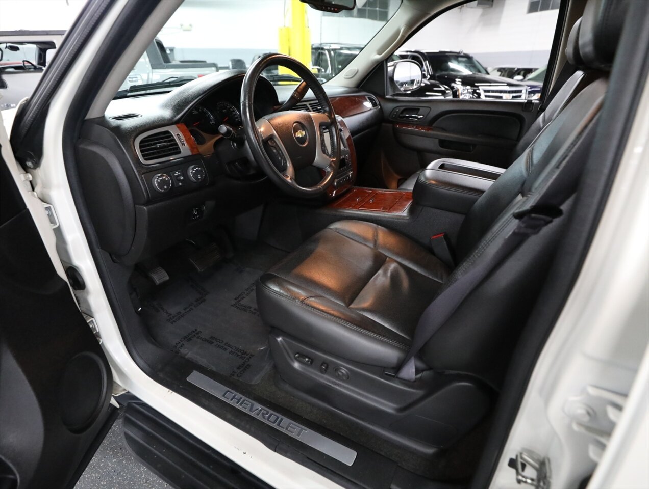 2013 Chevrolet Avalanche LTZ Black Diamond 4X4 - Photo 30 - Addison, IL 60101