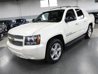 2013 Chevrolet Avalanche LTZ Black Diamond 4X4 - Photo 4 - Addison, IL 60101