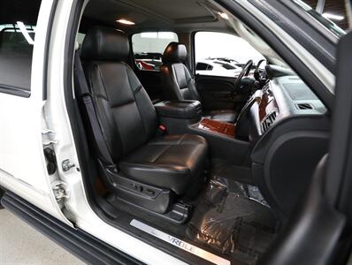 2013 Chevrolet Avalanche LTZ Black Diamond 4X4 - Photo 19 - Addison, IL 60101