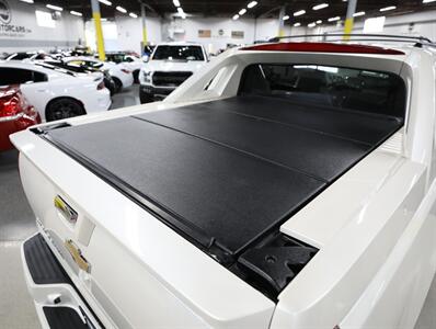 2013 Chevrolet Avalanche LTZ Black Diamond 4X4 - Photo 12 - Addison, IL 60101
