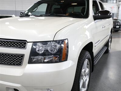 2013 Chevrolet Avalanche LTZ Black Diamond 4X4 - Photo 5 - Addison, IL 60101