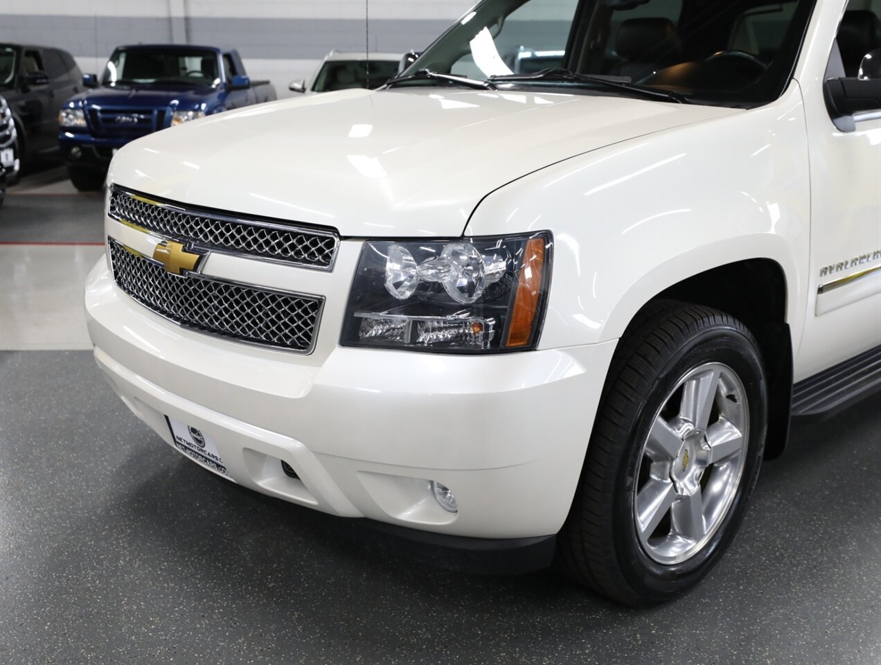 2013 Chevrolet Avalanche LTZ Black Diamond 4X4 - Photo 3 - Addison, IL 60101